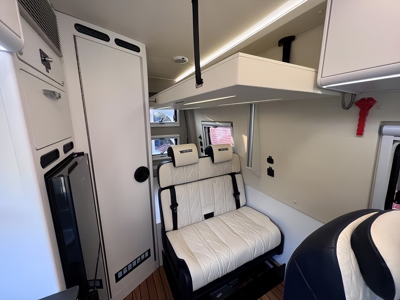 卫航v570房车价目表,卫航v570房车纵床