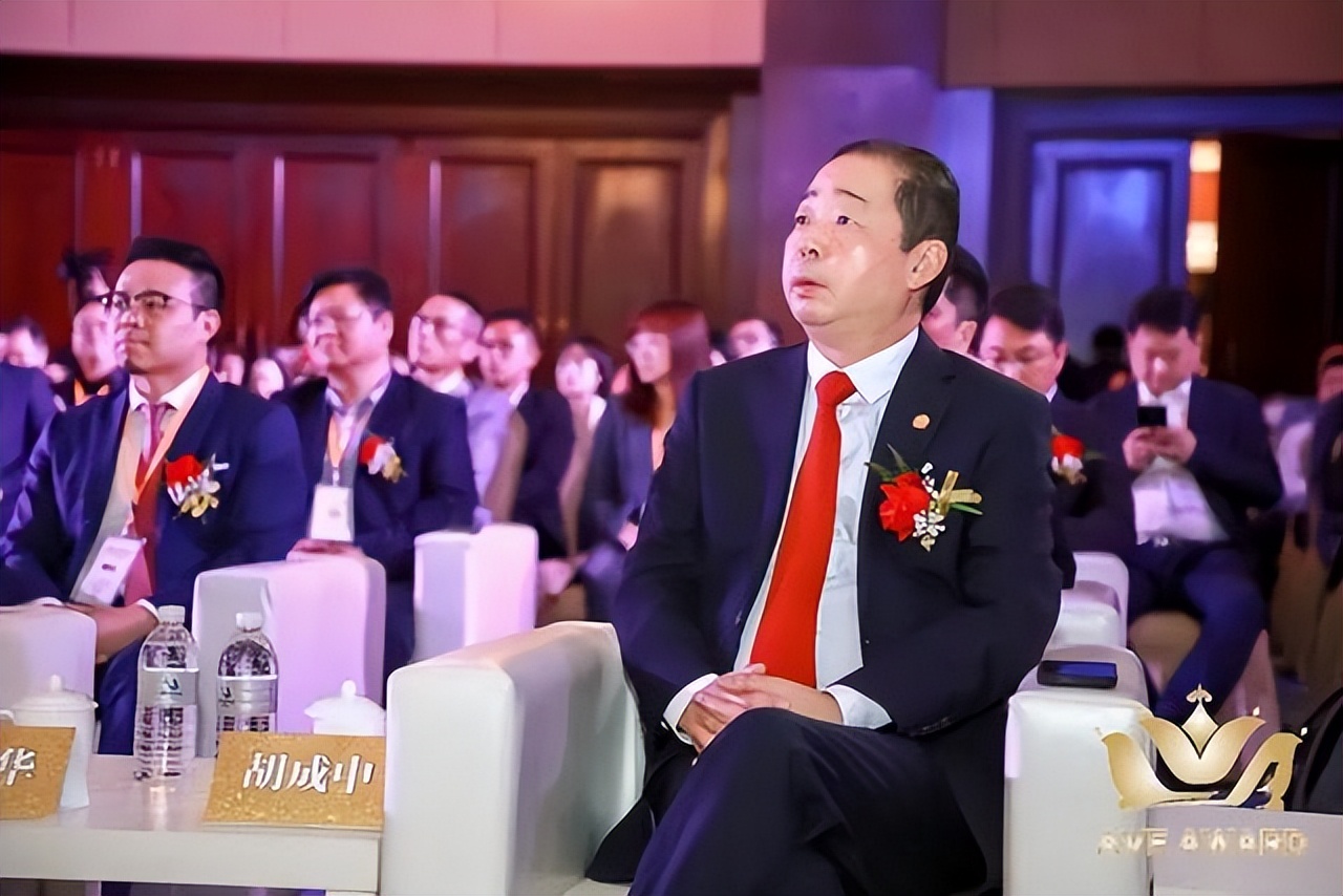 600亿德力西捧出10倍大牛股，外姓年轻人力压接班富二代？