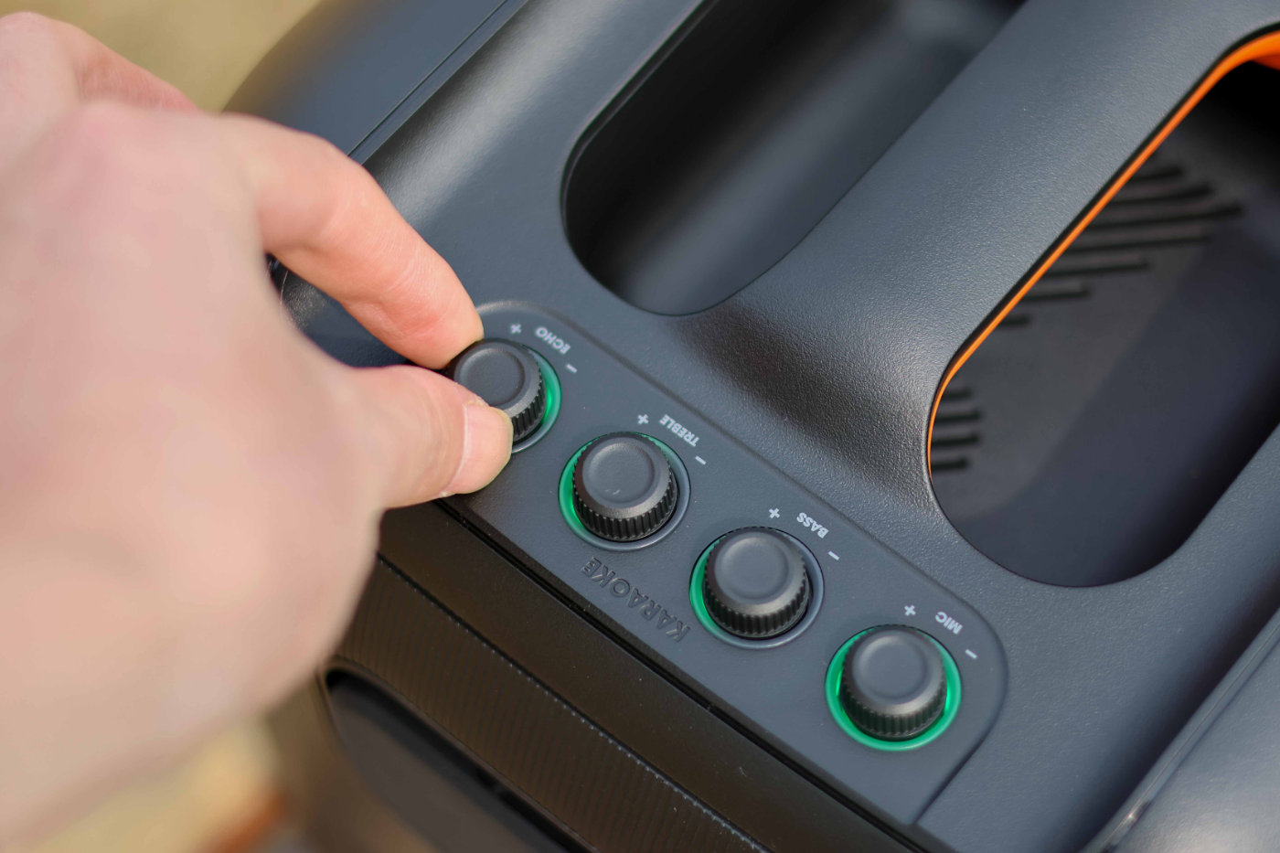 jbl欢唱版音箱评测,无线蓝牙双话筒音箱