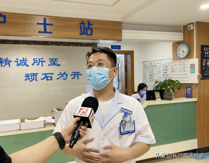 女子误把胆结石当胃病十余年,一女子胆里27颗胆结石