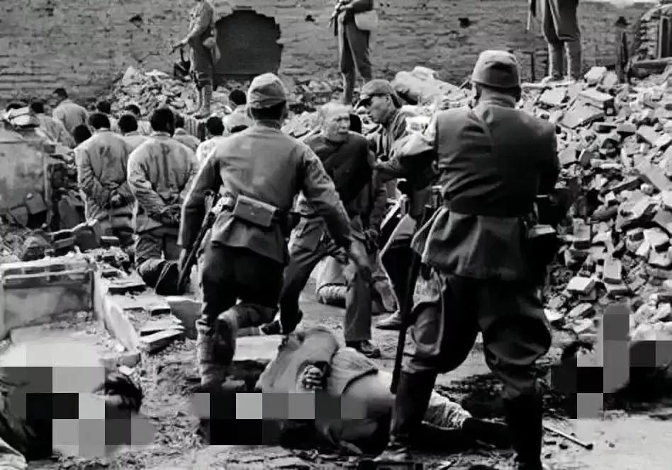 变态的纳粹德国，*光脱**犹太人女人衣服，集体*杀屠**!,2