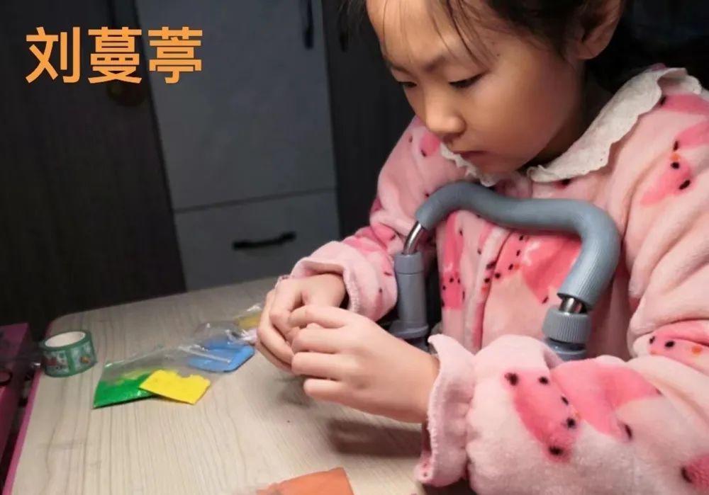 鐫﹂偦鐐瑰仛鎵嬪伐娲诲姩,宸ф墜鍖呴ズ瀛愬姵鍔ㄨ