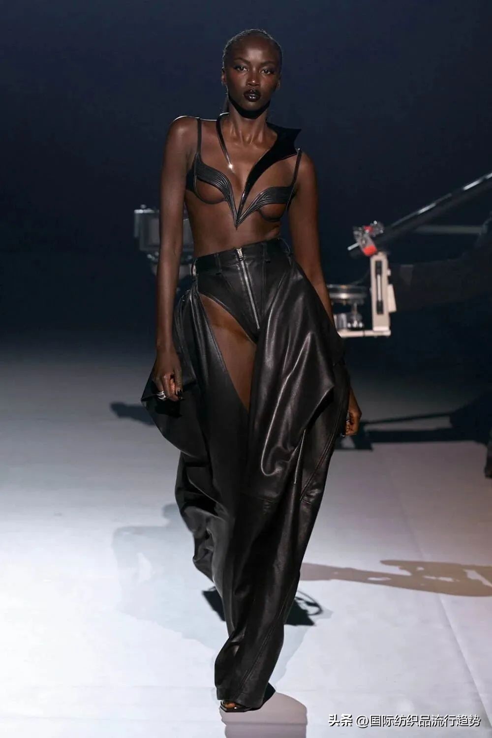 娜扎束脚哈伦裤,娜扎单眼皮连体裤