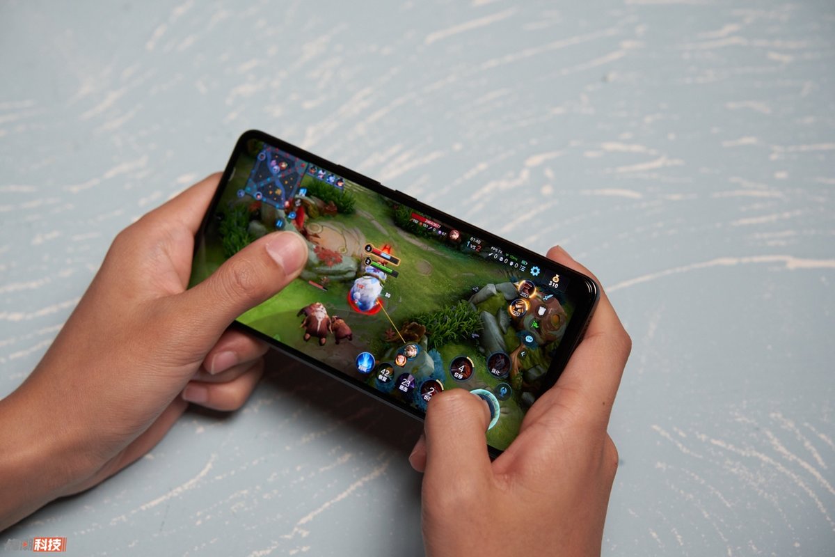 iqooneo5和iqooz5哪个好,iqooneo5s深度评测