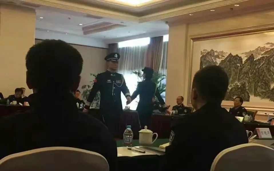 女警警服演变照片图片,最美警花警服图片