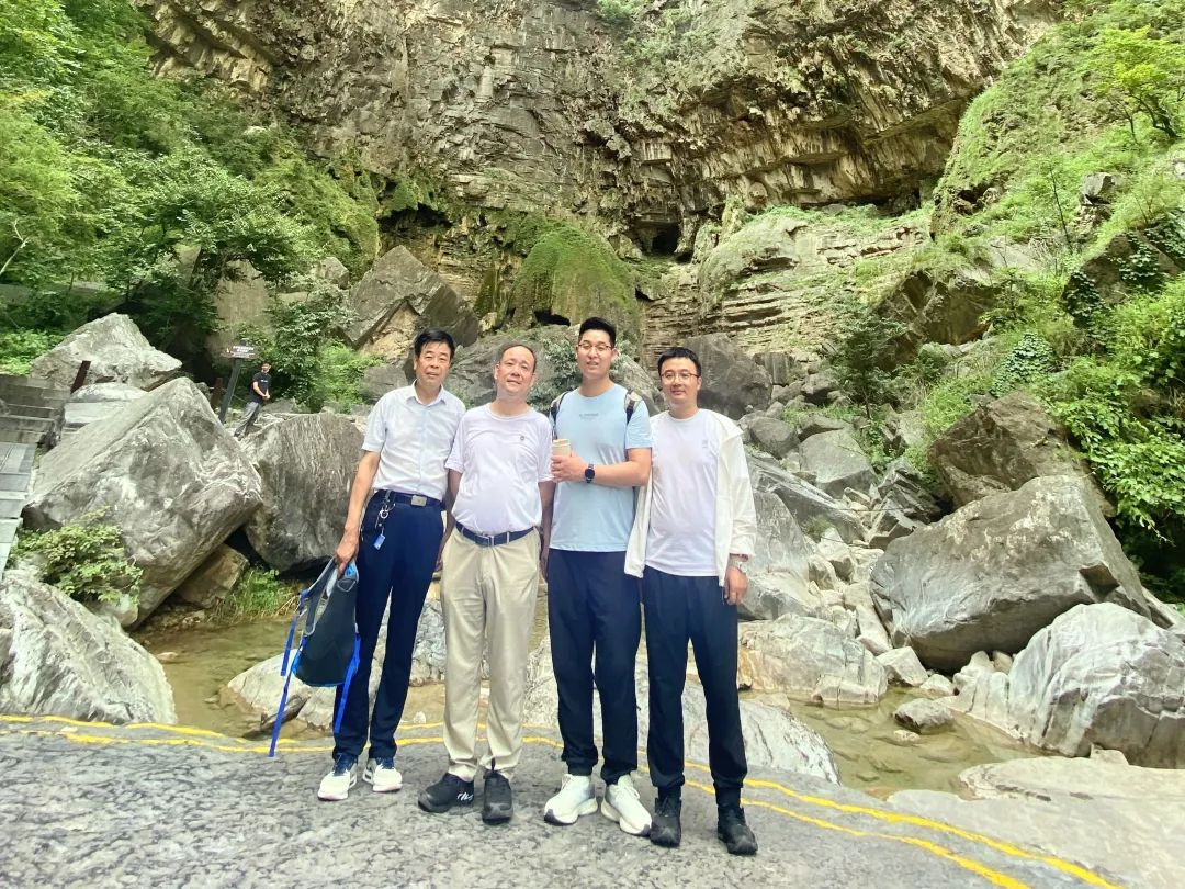 聚力前行同心致远丨京洛律师赴云台山开展*党**建团建活动