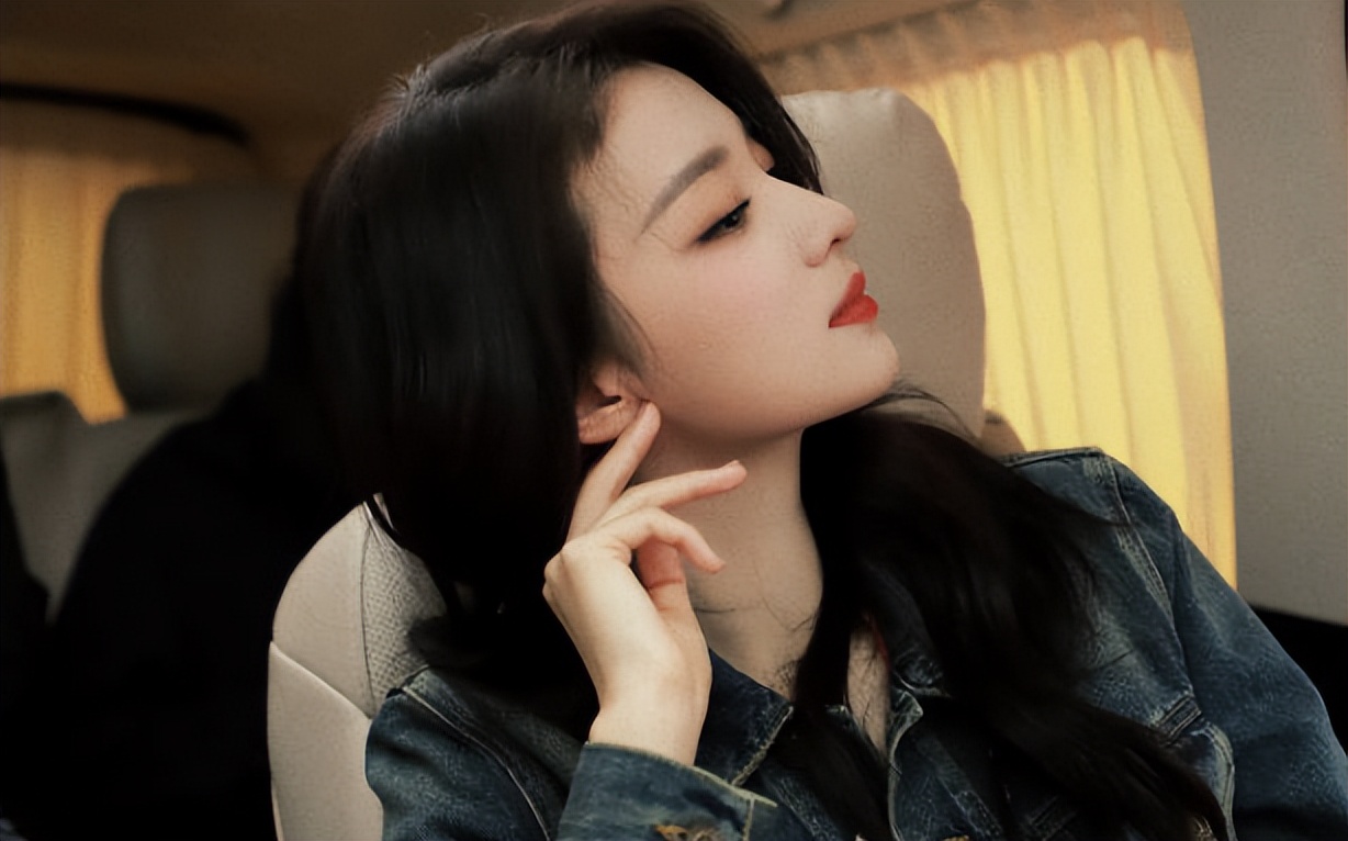 王楚然惊艳衬衫写真大片,王楚然时髦个性写真图片