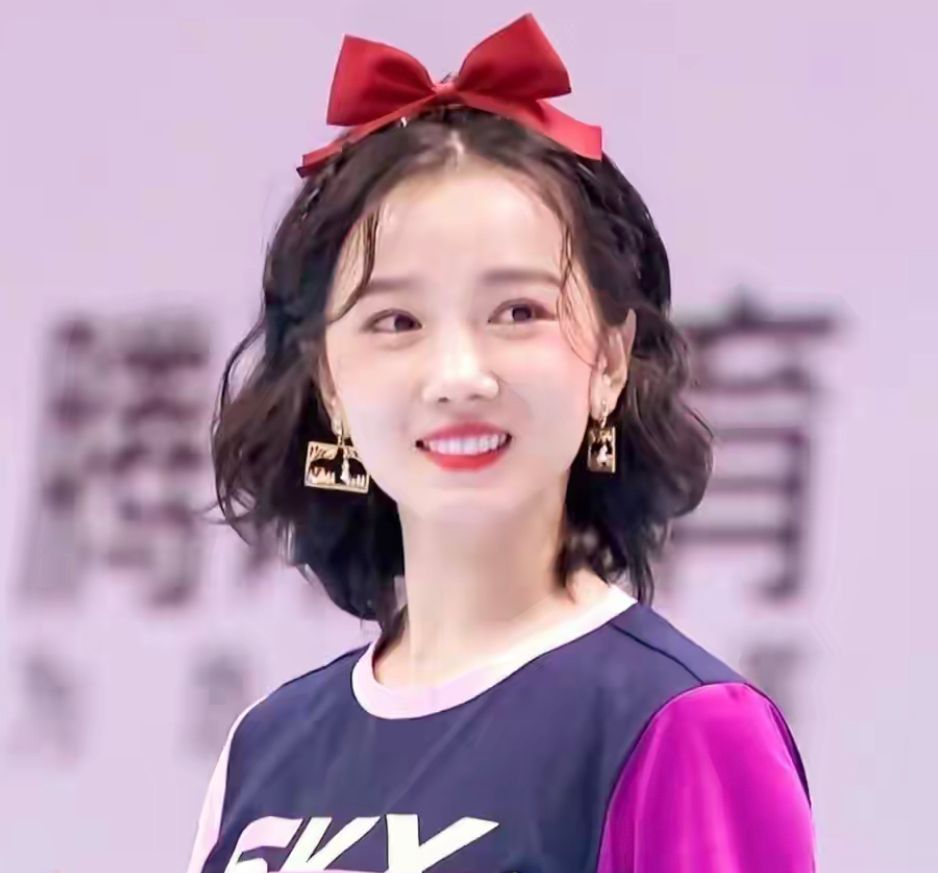 40岁烫头发不显老卷发,头发特别少烫什么卷发好