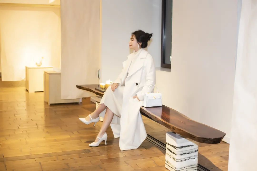 英国女王最喜欢的包包牌子,英国女王拿的包包价格