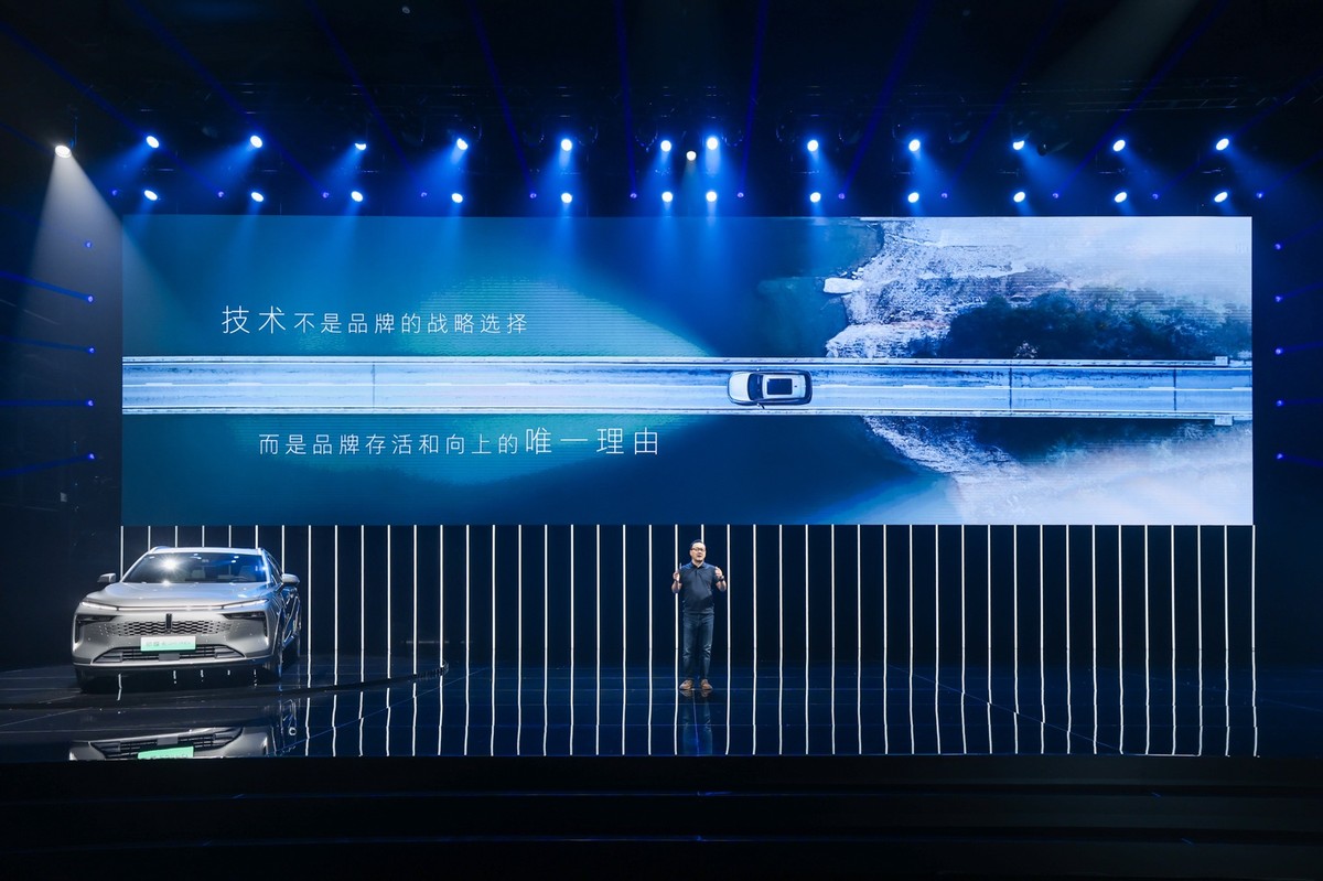 魏牌展示,魏派发光车标