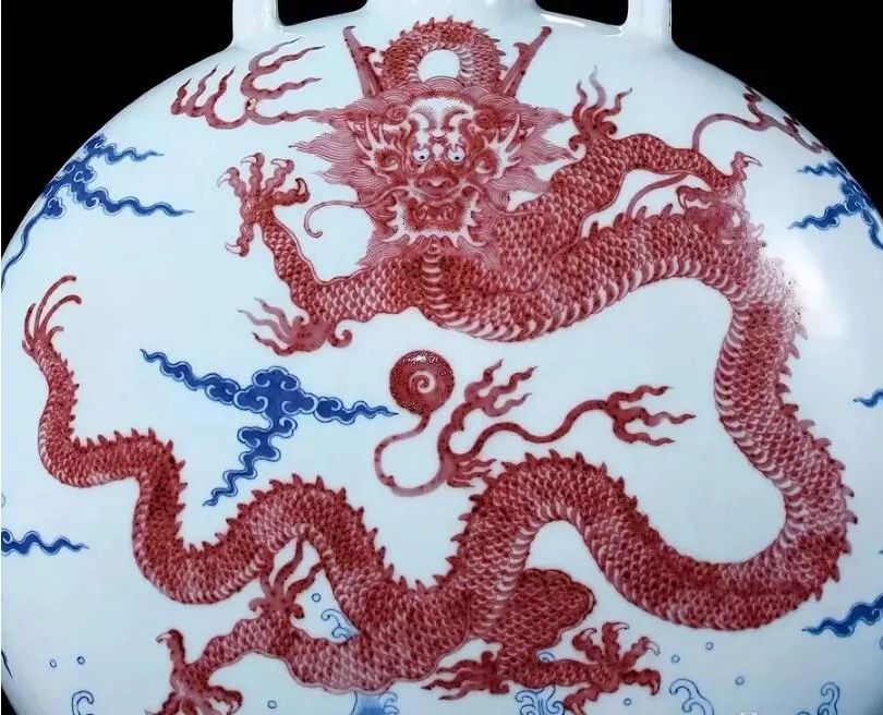 大清嘉庆香草龙纹官窑盘,清三代瓷器龙纹特征