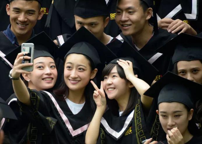 研究生延迟毕业好还是按时毕业,研究生延迟毕业学制是几年