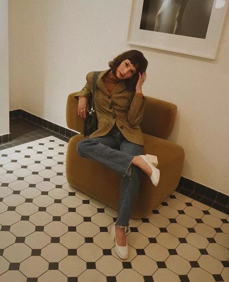 奶奶鞋和老爹鞋哪个好搭配 (奶奶鞋怎么搭配好看最新款)