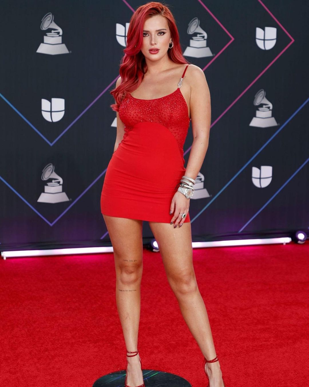 贝拉索恩街拍照,女星贝拉索恩bellathorne近照