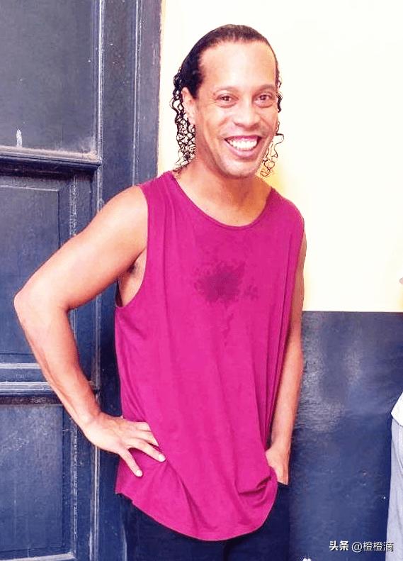 小罗的巅峰时刻,回顾“足球精灵”小罗的传奇生涯