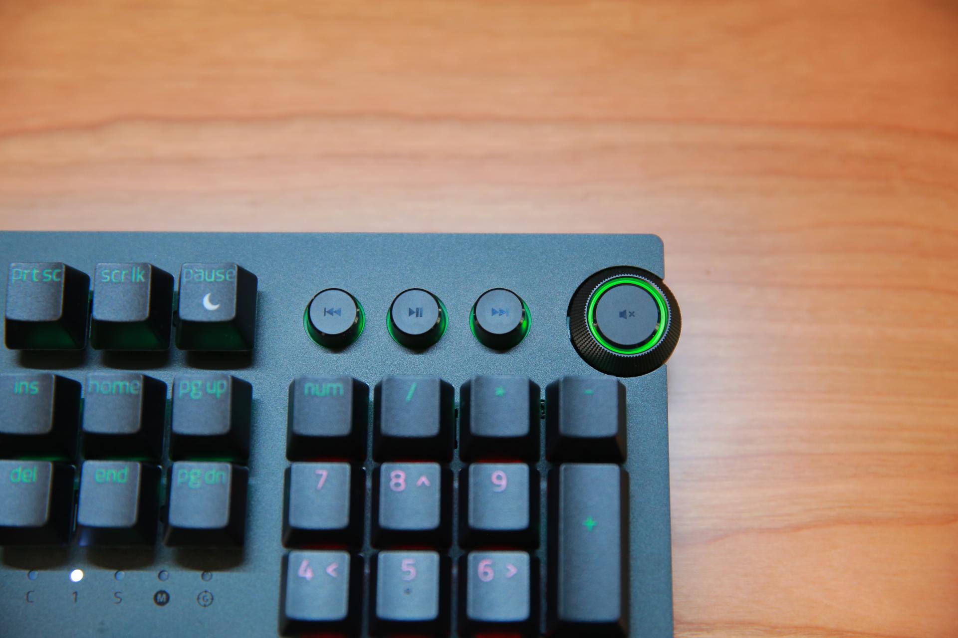 打造一台完美的电脑桌,自己打造好看的桌面