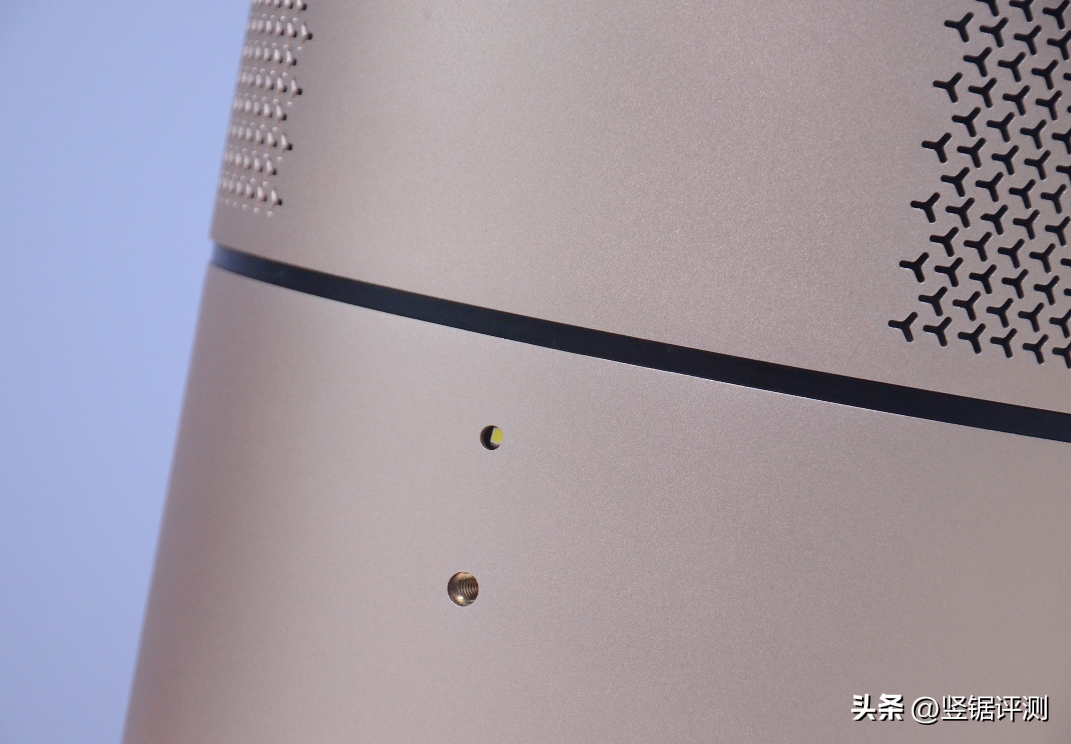 能将空墙变成“百英寸电视”？慧示全能投PLUSH3超短焦投影仪评测