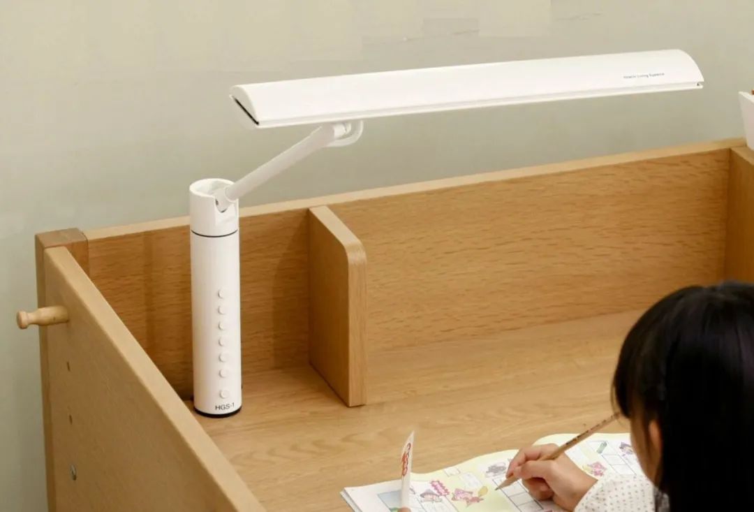 为了孩子视力入手了一台护眼灯,关于护眼灯选择测评