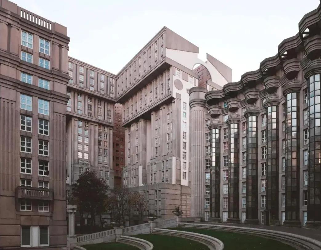 西班牙鬼才建筑师的梦幻世界,西班牙鬼才