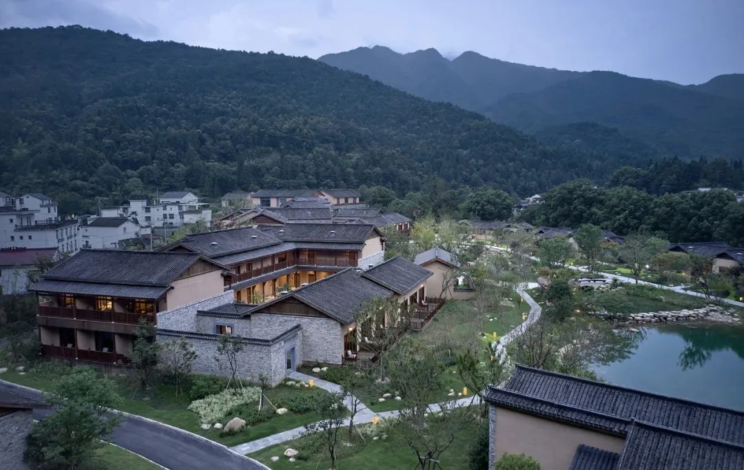 石台聚龙牯牛降酒店品牌定位,牯牛降聚龙大酒店野奢大床房