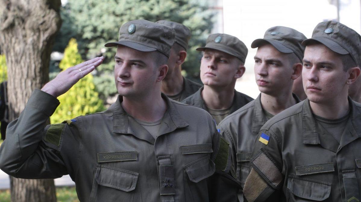 乌克兰16岁少年拒服兵役，录制上吊自杀视频，控诉基辅草菅人命