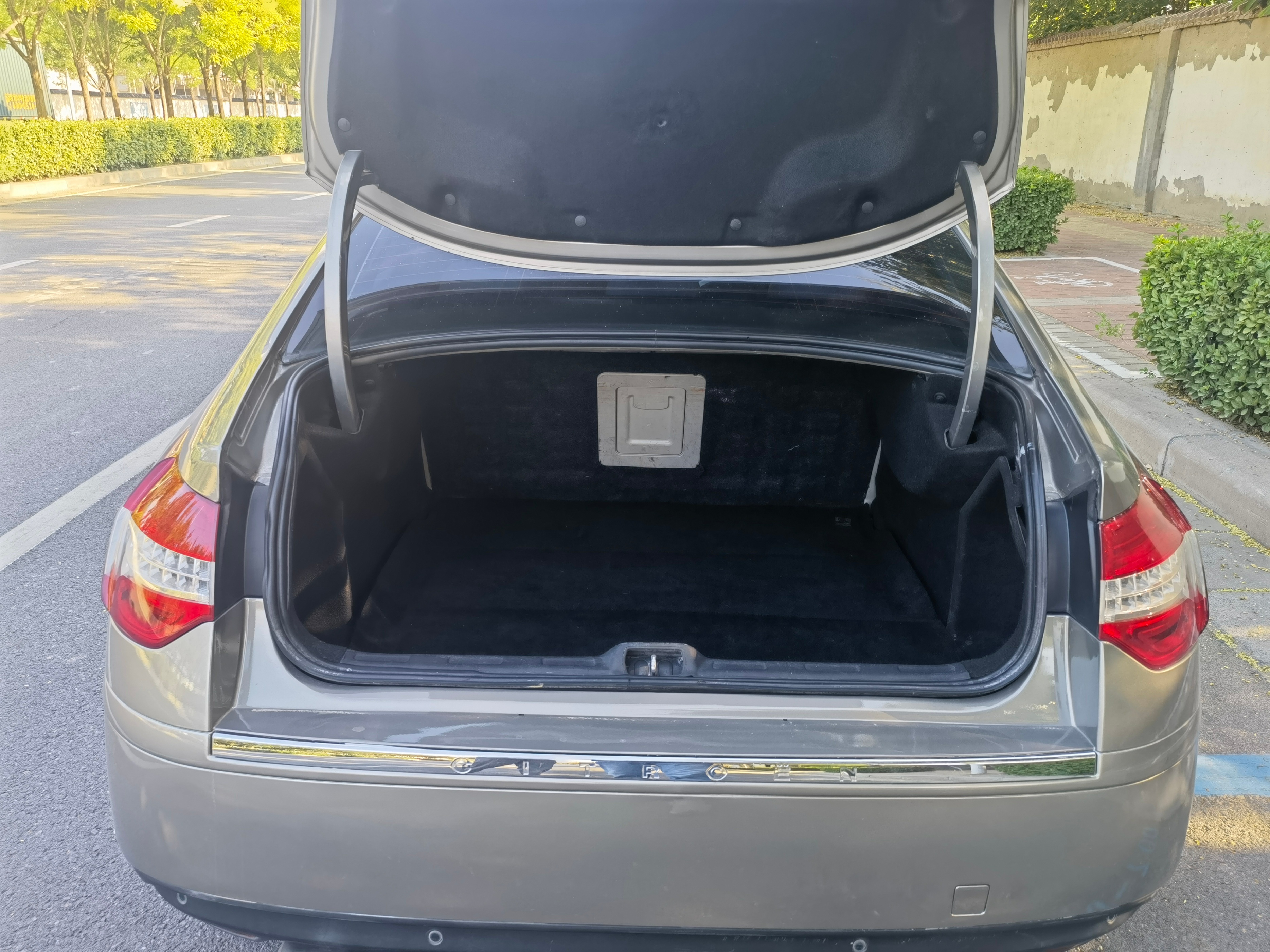 1.6万买一台11年的雪铁龙c5还是2.3排量的，算不算捡漏