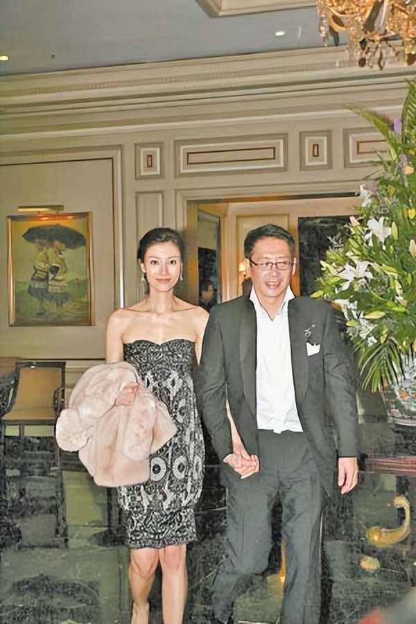 李嘉欣何超琼最近消息,何超琼梁安琪李嘉欣