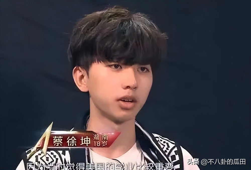 蔡徐坤下巴太尖惹争议图片,蔡徐坤下巴是假体吗