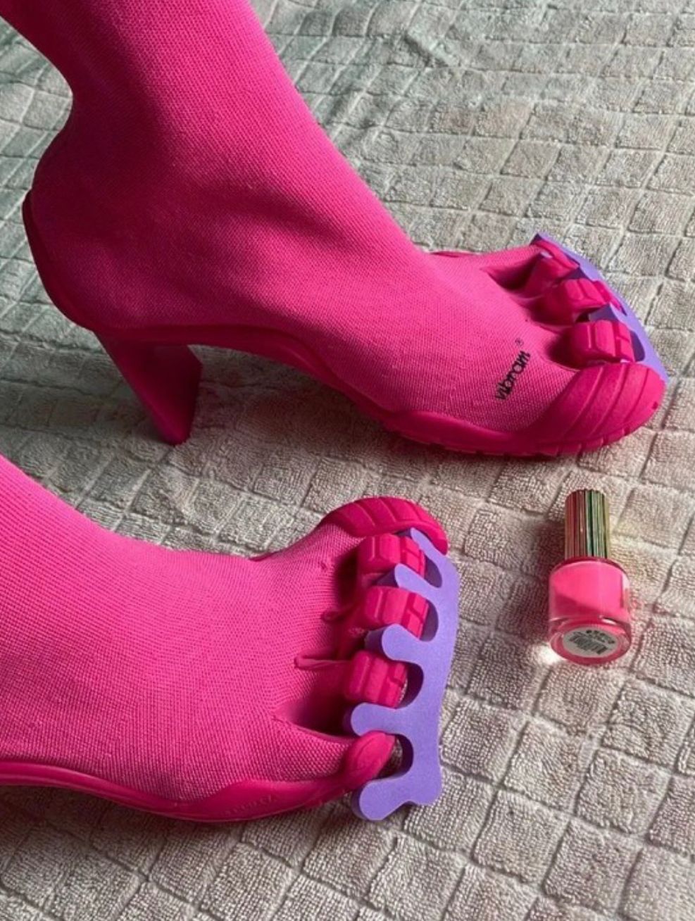 5700的“鹌鹑蛋”上万的“老棉鞋”，这波大牌时尚一般人欣赏不来