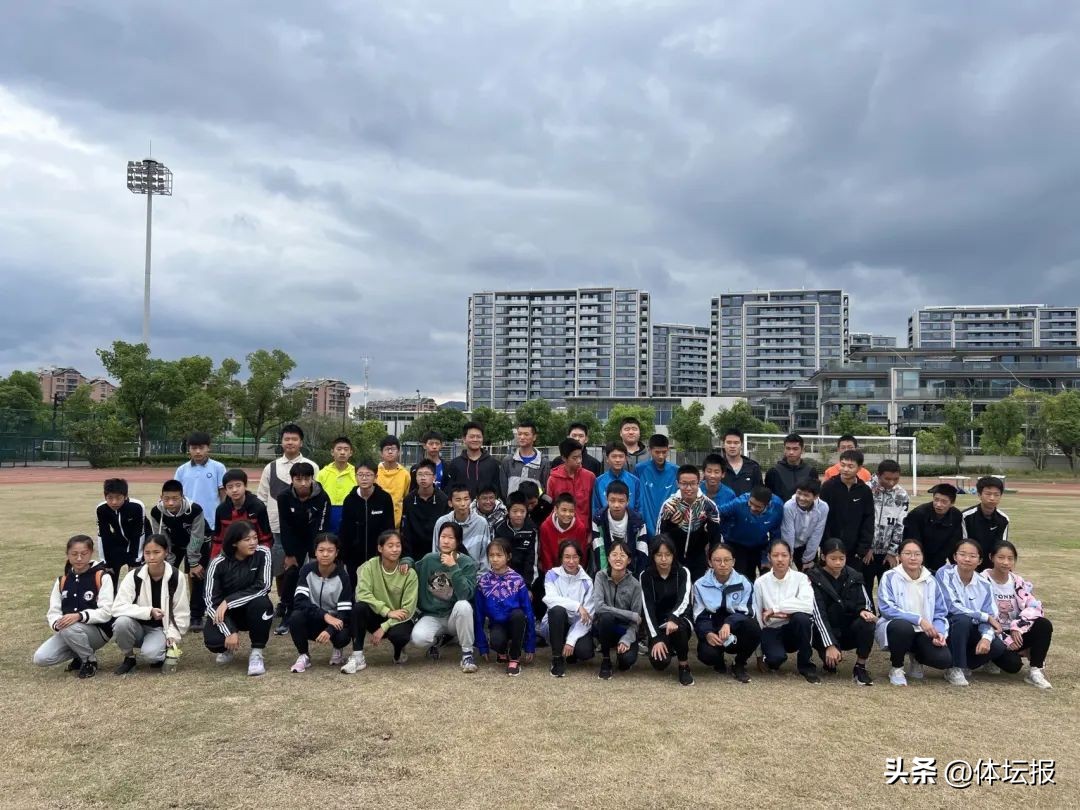 五人领奖台,5人比赛6人领奖