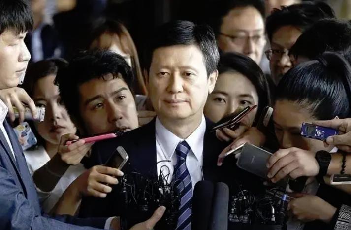 韩国财阀辛格浩:二婚入赘日本战犯家族发家,89岁和儿子共享女星
