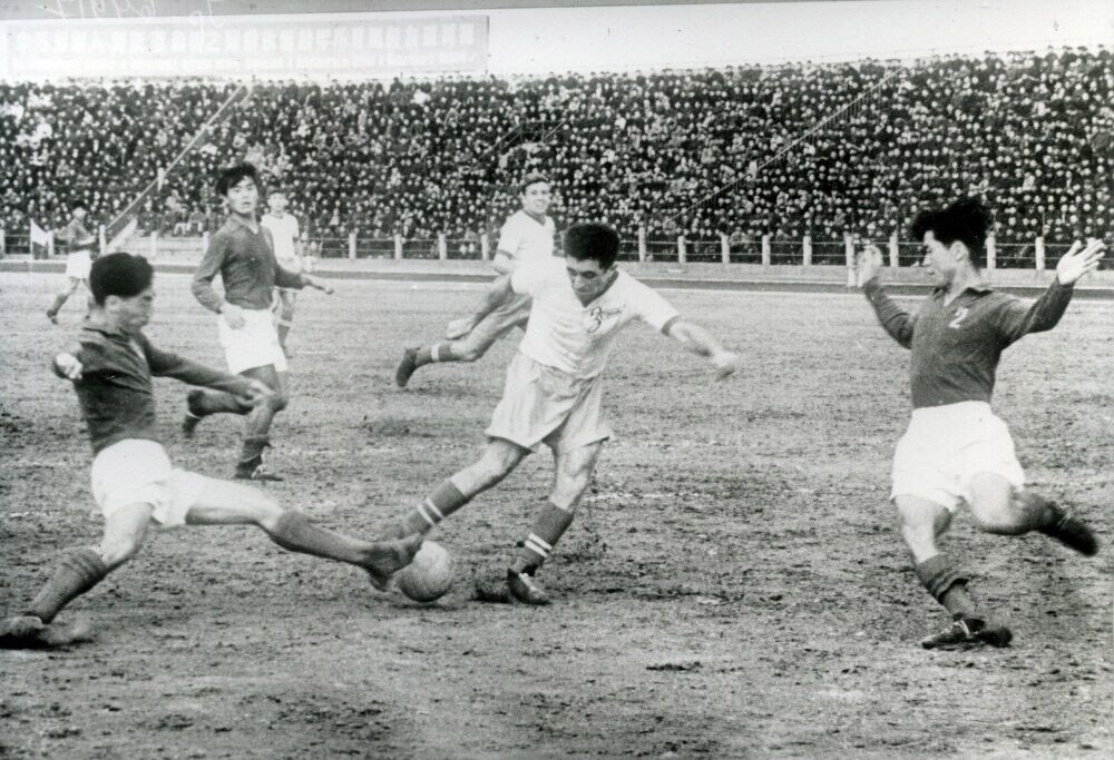 抚今思昔|毛*东泽**与中国足球的一些往事