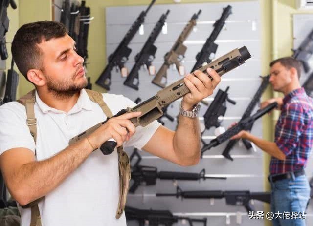 自称泡妞高手的美国白人,交往1242名中国女友,爱好贩卖不雅视频