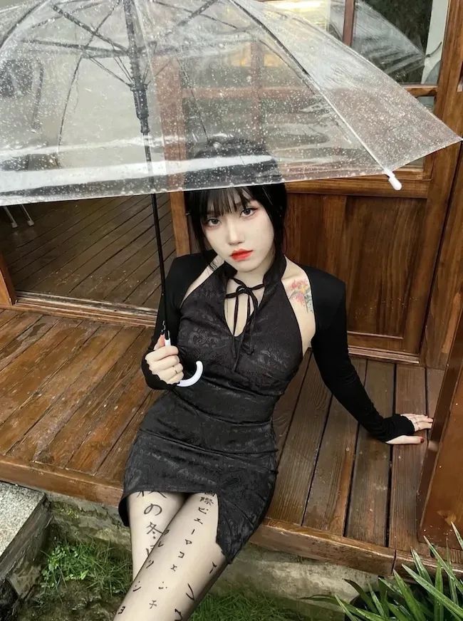 欧阳娜娜、杨超越争着蹭热度的新顶流，原来长这样