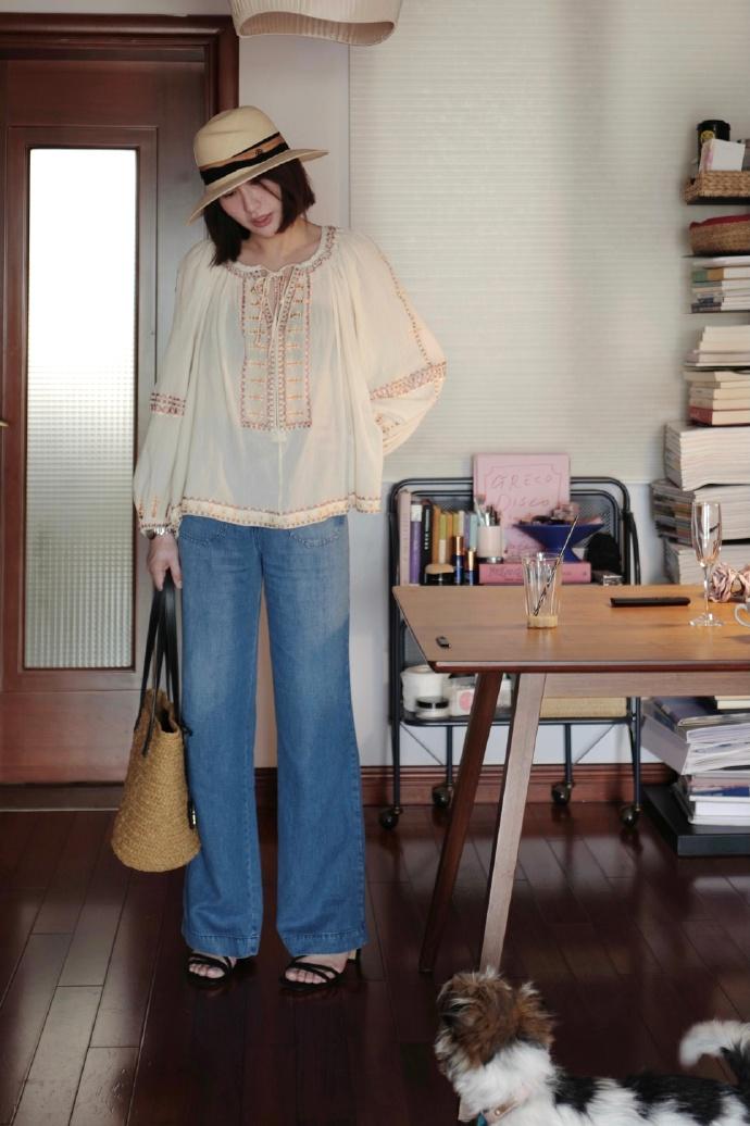 夏天穿蓝色一直很显白,夏天穿蓝色系穿搭