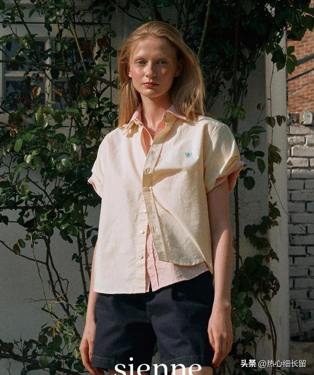 短袖衬衫的基础穿法越简单越时髦,短袖中长款衬衣穿搭技巧