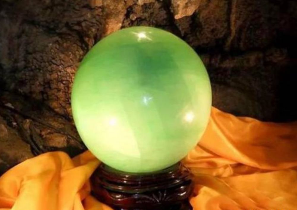 陕西男子挖到夜明珠如今成了路灯,夜明珠26亿路灯