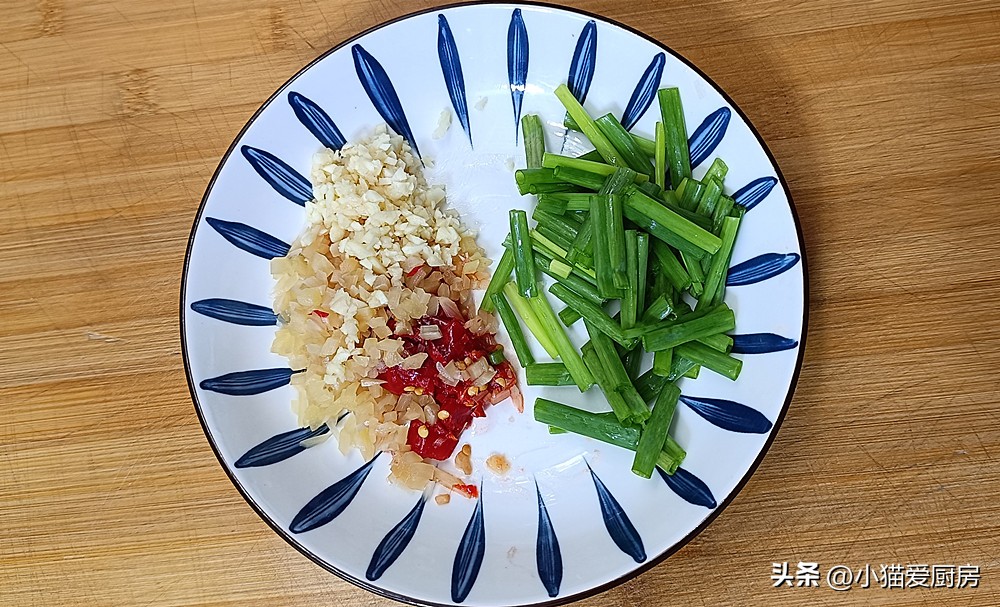 四川正宗水煮酸菜肉片做法,四川酸菜的做法酸辣脆爽特别开胃