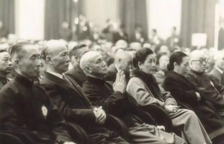 怒骂蒋介石是狗的叶公超，娶燕大校花出轨堂妹，后来怎样了？