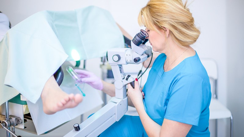 女性洗澡不注意，容易得妇科病？别害羞，洗澡时要学会观察4处