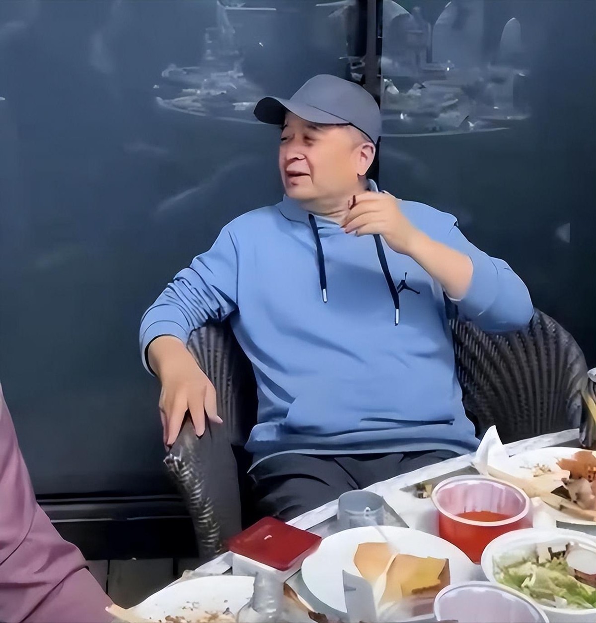 毕福剑离开央视后现在有退休金吗,央视主持人毕福剑又要重返舞台么