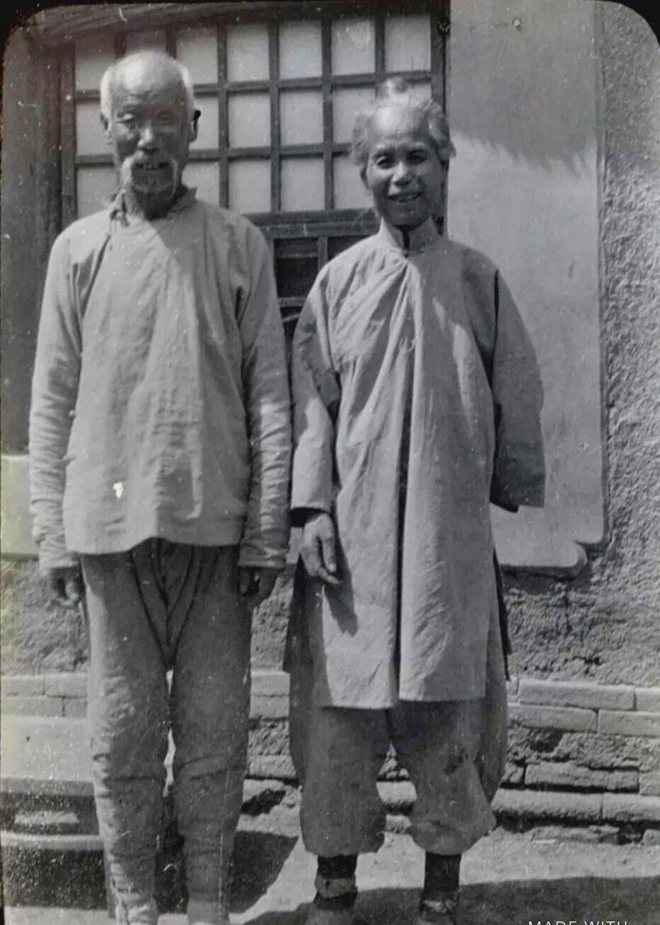 侵华日军*行暴**照片，日本人强迫女子脱下衣服，*辱侮**致死