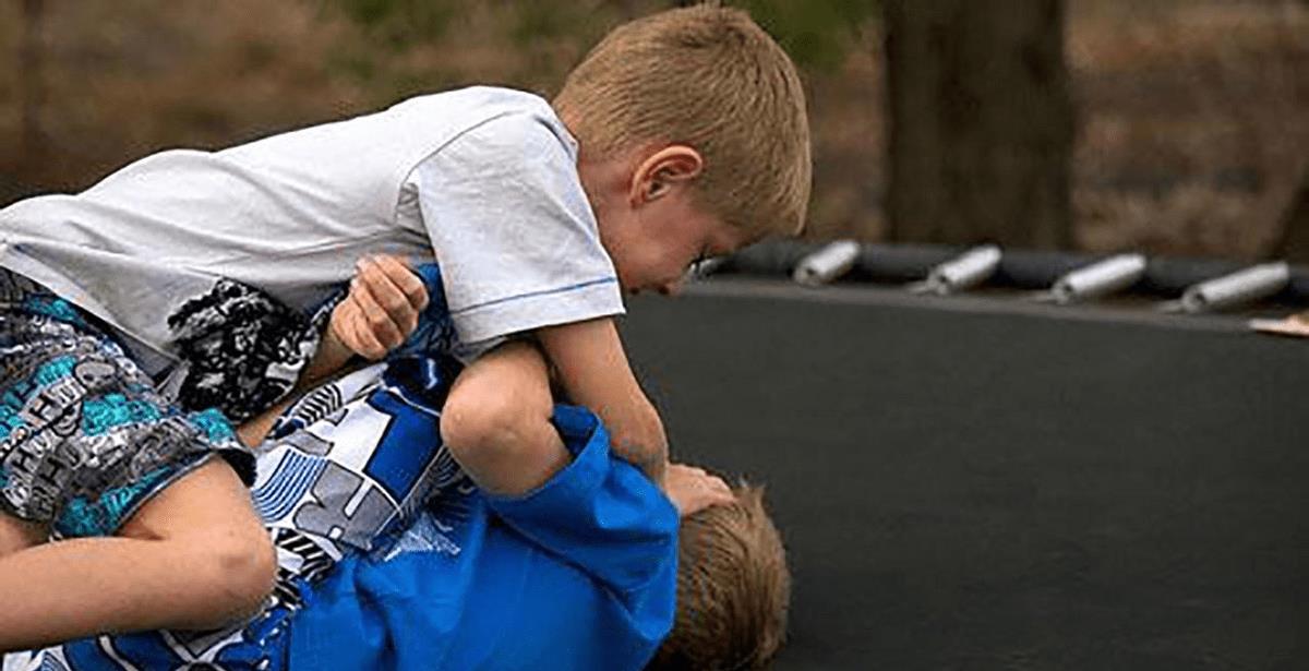 父母打骂孩子的心理怎么疏通,父母打骂孩子造成心理阴影