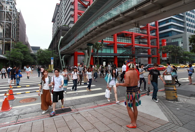 台北红粉女，黑衣人，魔幻客
