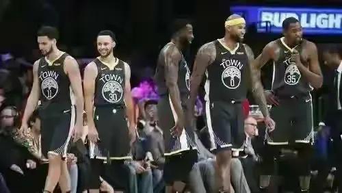 休赛期欧文哈登,休赛期欧文野球局