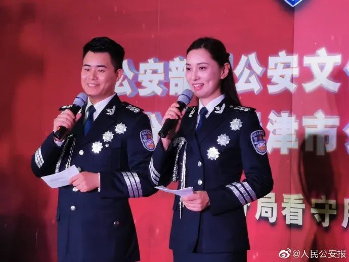 女警警服演变照片图片,最美警花警服图片