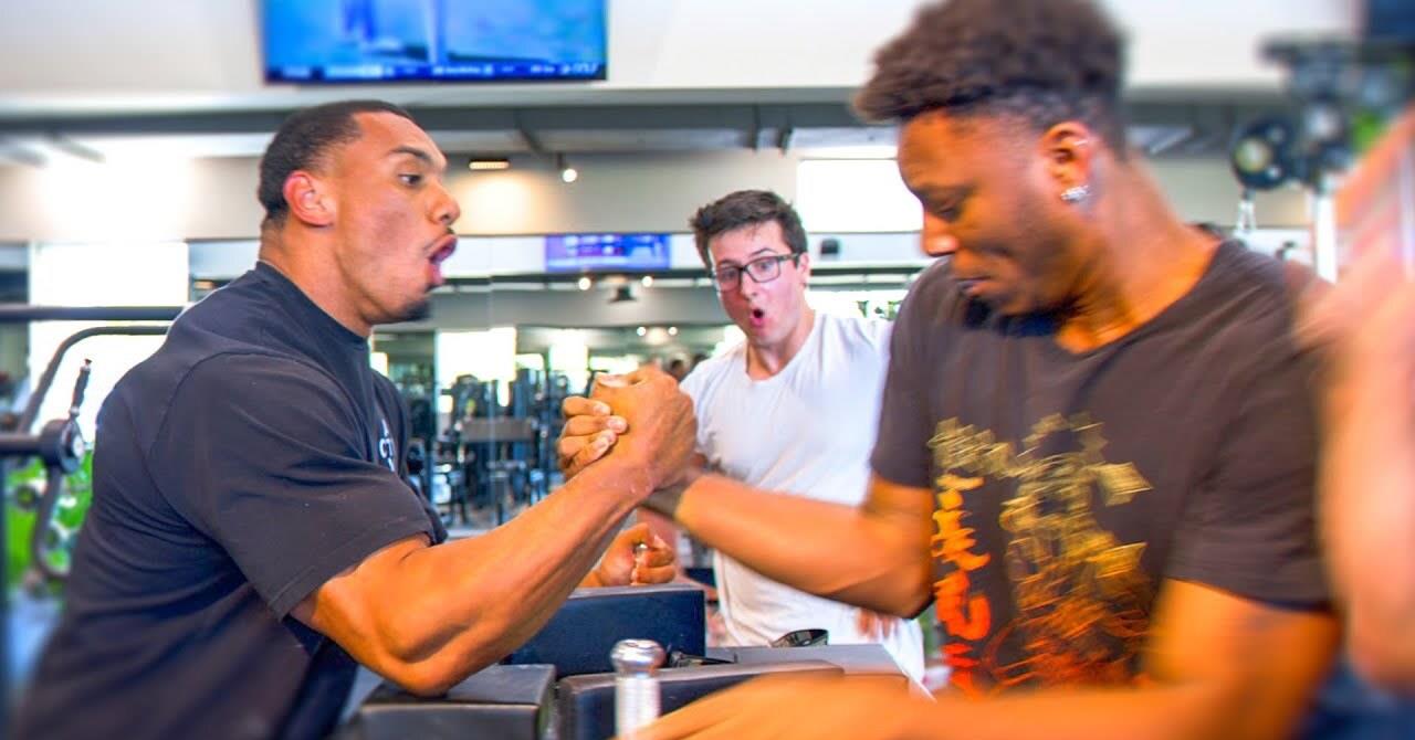 轮子哥的健美生涯,轮子哥健美比赛二头肌