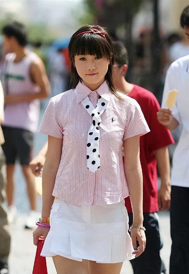 “网红模特”*筱雨张**,出道一年拍21套人体写真,现38岁仍单身未婚