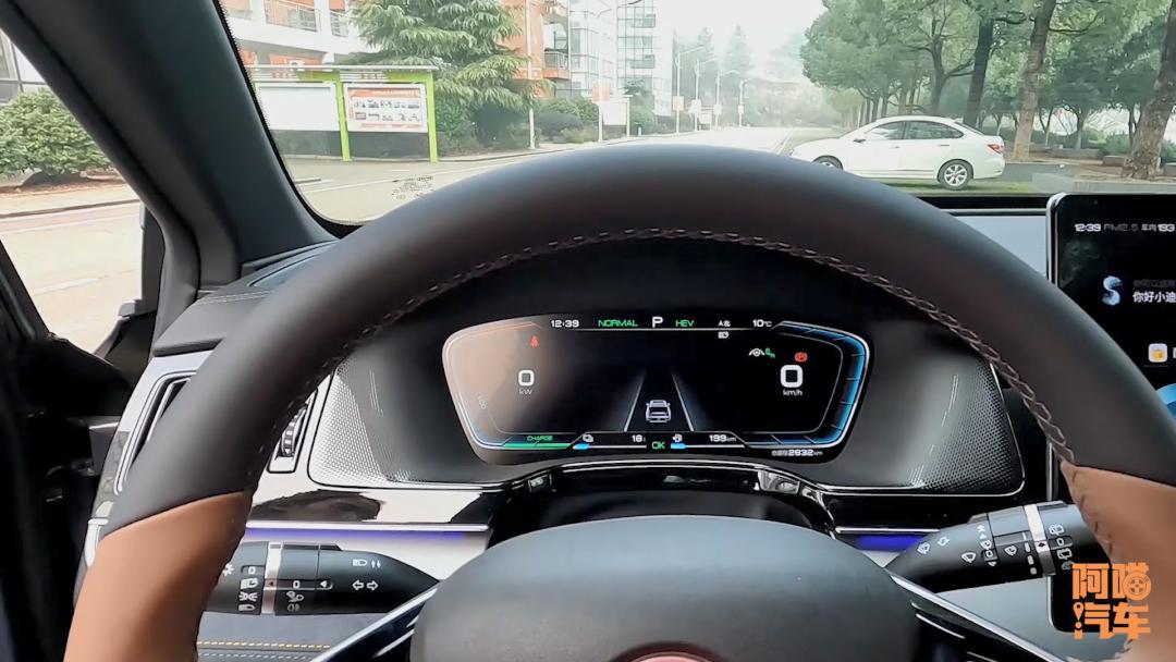 新手开车正确驾驶姿势图解,开车必备你一定要了解的驾驶技巧