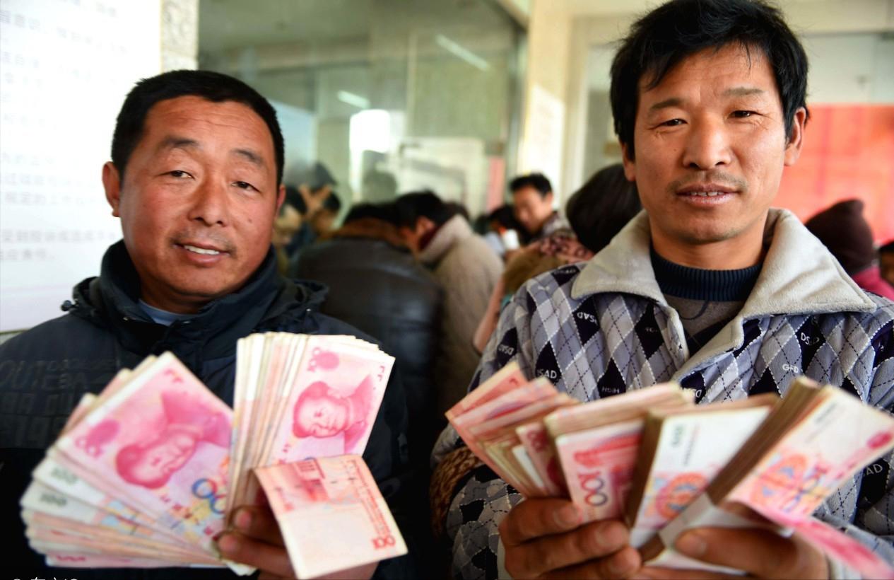 农民工买车买房真的很有钱吗,公务员和农民工哪个容易买房